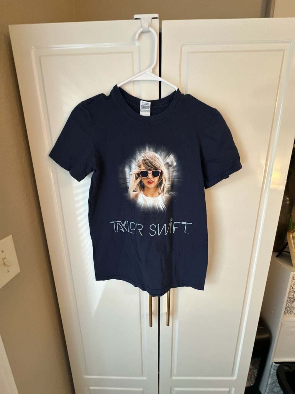 Taylor Swift The 1989 World Tour Concert Navy Blue T-Shirt Size Youth S